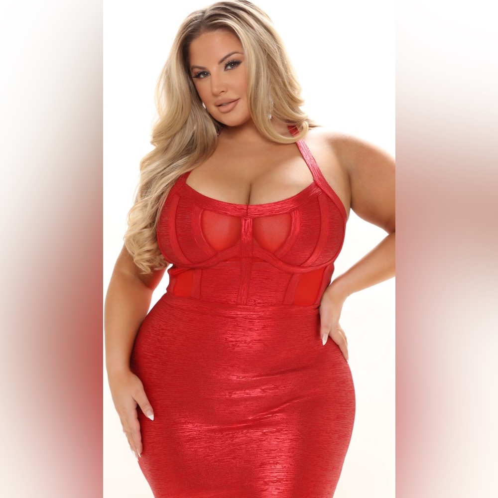 🆕 Fashion Nova - Marlen Metallic Red Bandage Dress